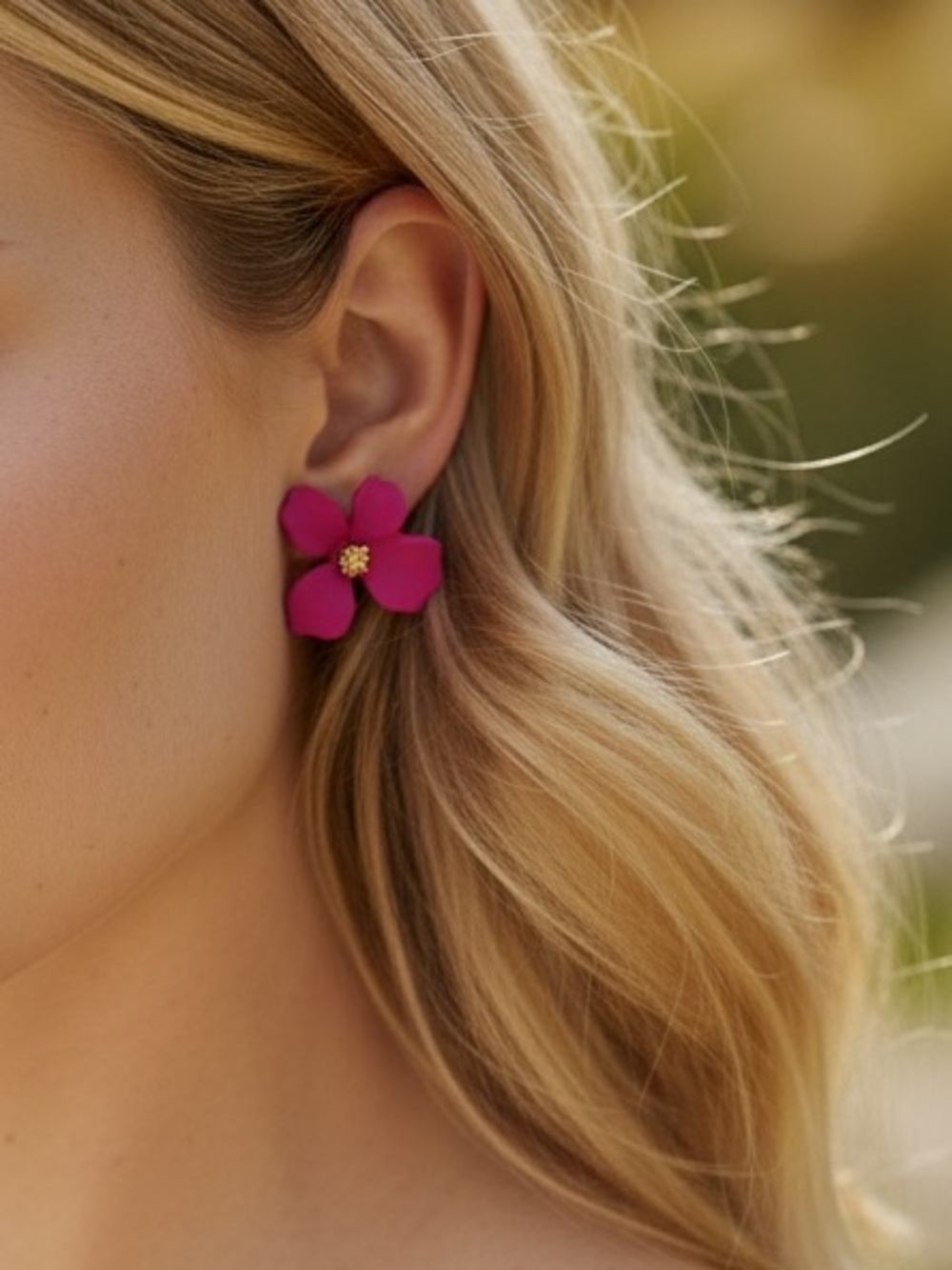 “Riya” Minimalist Cute Gold Floral Stud Earring - Picture 5 of 6